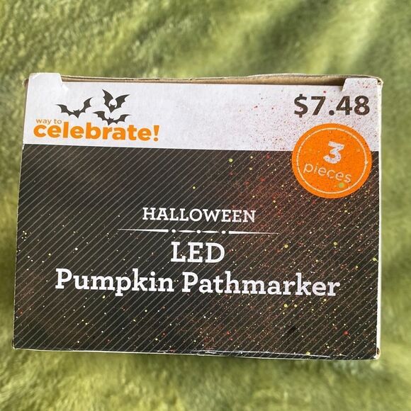 Halloween LED Pumpkin Pathmarker - Picture 4 of 4